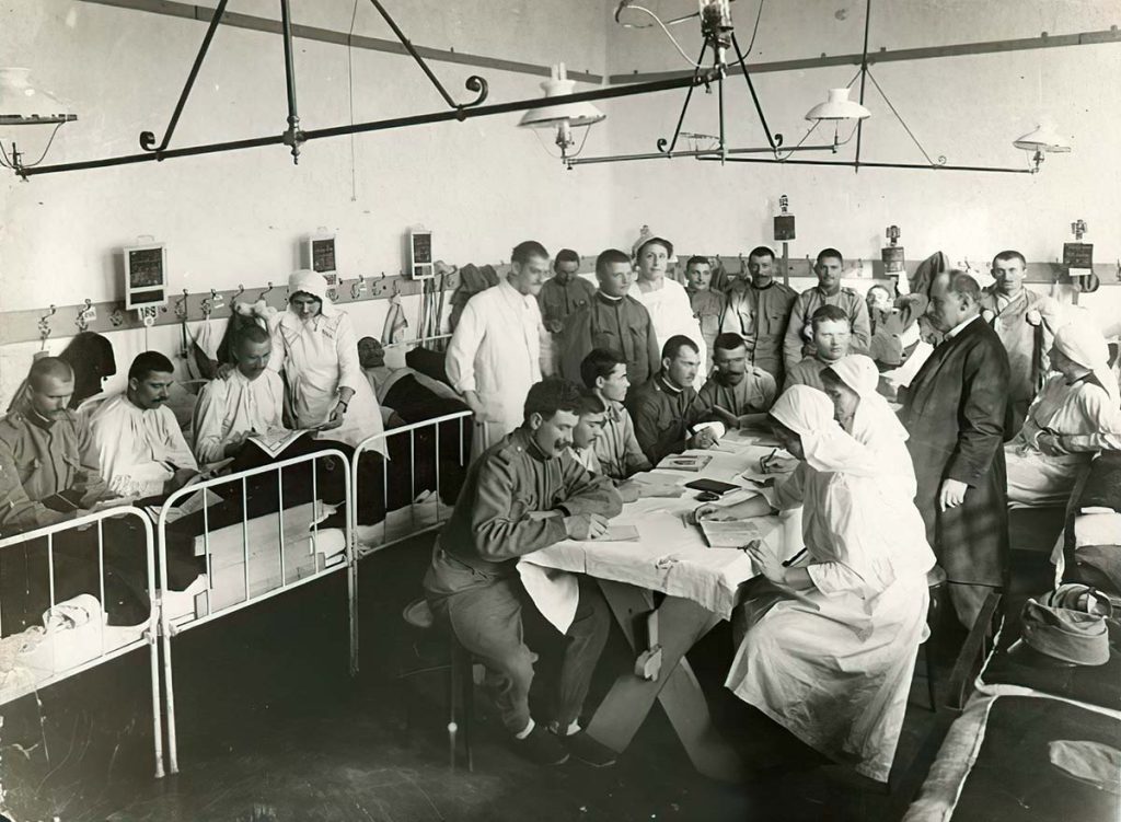 Analfabéta katonák tanfolyama egy hadikórházban - 1915