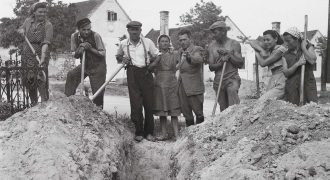 Vízvezeték építése 1955-ben