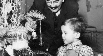 Nagy Imre az unokájával - 1951 karácsonya