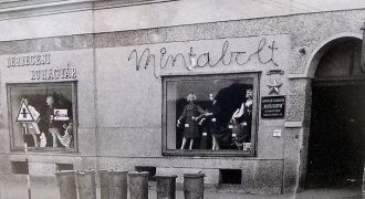 A Debreceni Ruhagyár Csapó utcai mintaboltja - 1971