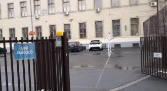 Bethlen Gábor Közgazdasági Technikum - VIP parkoló
