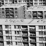 Dobozi lakótelep, kilátás a víztoronyból a Debreceni Egyetem Ótemető utcai épülete felé. Előtérben a Dienes János és a Mata János utca házai - 1979