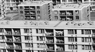 Dobozi lakótelep, kilátás a víztoronyból a Debreceni Egyetem Ótemető utcai épülete felé. Előtérben a Dienes János és a Mata János utca házai - 1979
