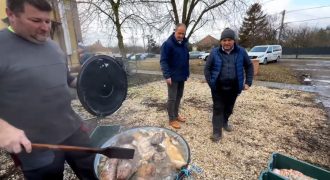 Tiba István disznóvágáson 2025. március 1-én