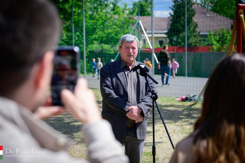Pósán László a Tusnád utcai játszótéren