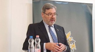 Paul Fox brit nagykövet