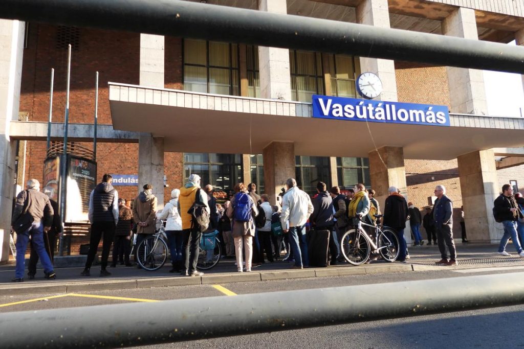 Tüntetés a 106-os vasútvonal bezárása ellen - 2025. október 16.