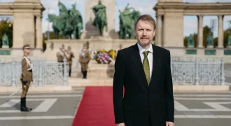 Justin McKenzie Smith, az Egyesült Királyság nagykövete