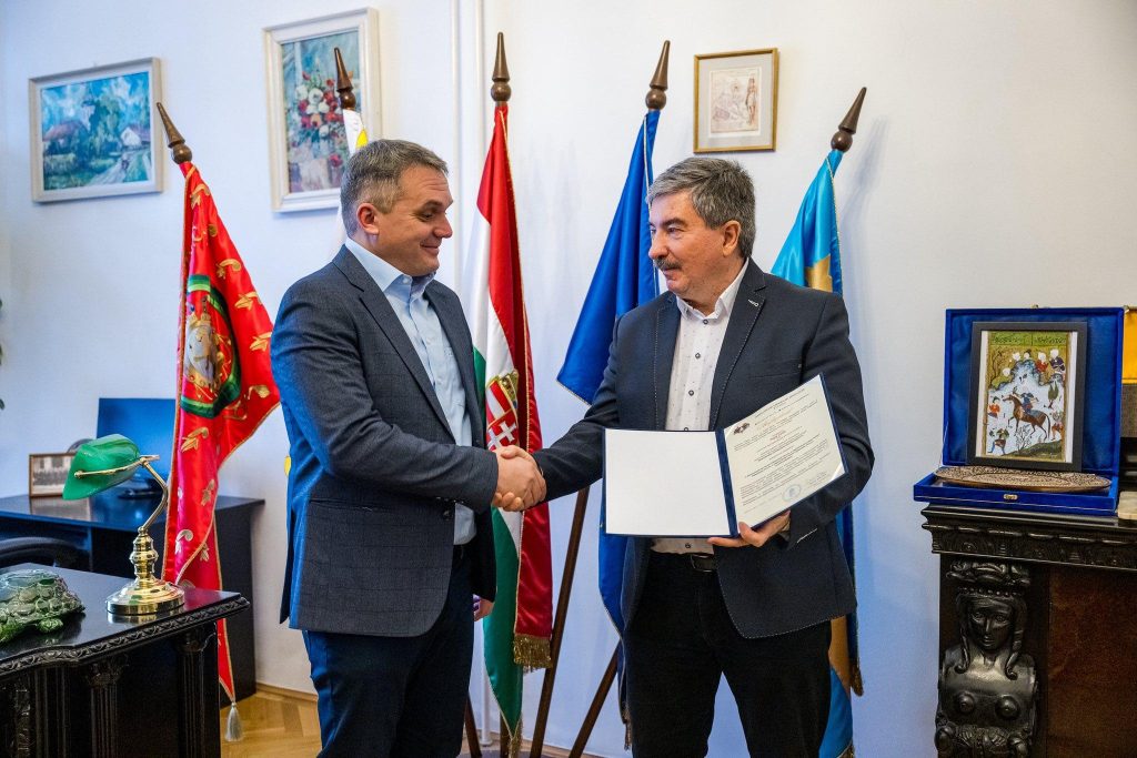 Papp Zsolt György megkapja kinevezését Pajna Zoltántól