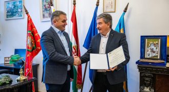 Papp Zsolt György megkapja kinevezését Pajna Zoltántól