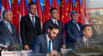 Barcsa Lajos aláírja a CATL-lel kötött előszerződést