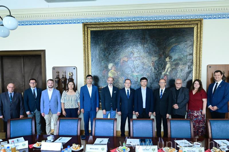 Kínai delegáció a Debreceni Egyetemen