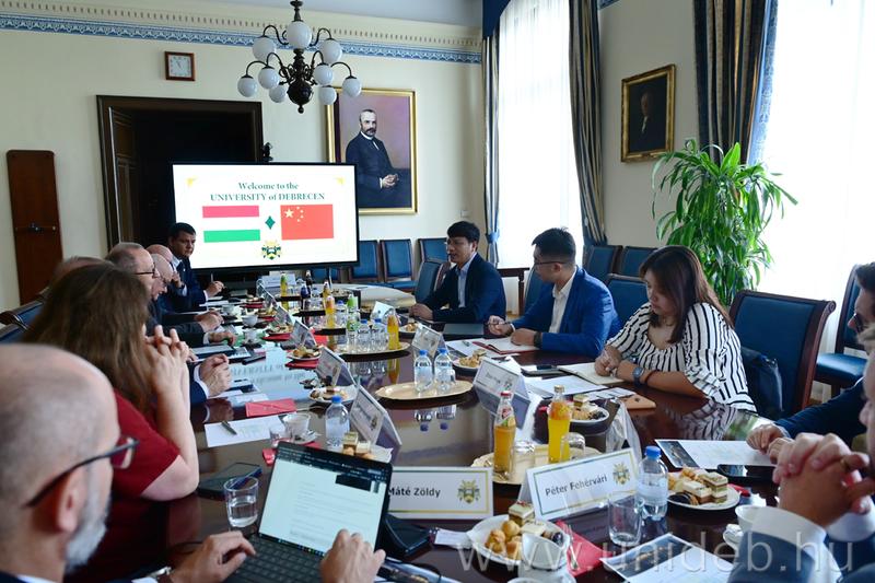 Kínai delegáció a Debreceni Egyetemen